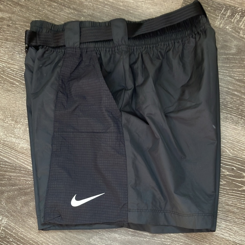 Nike - Picture 4 of 10